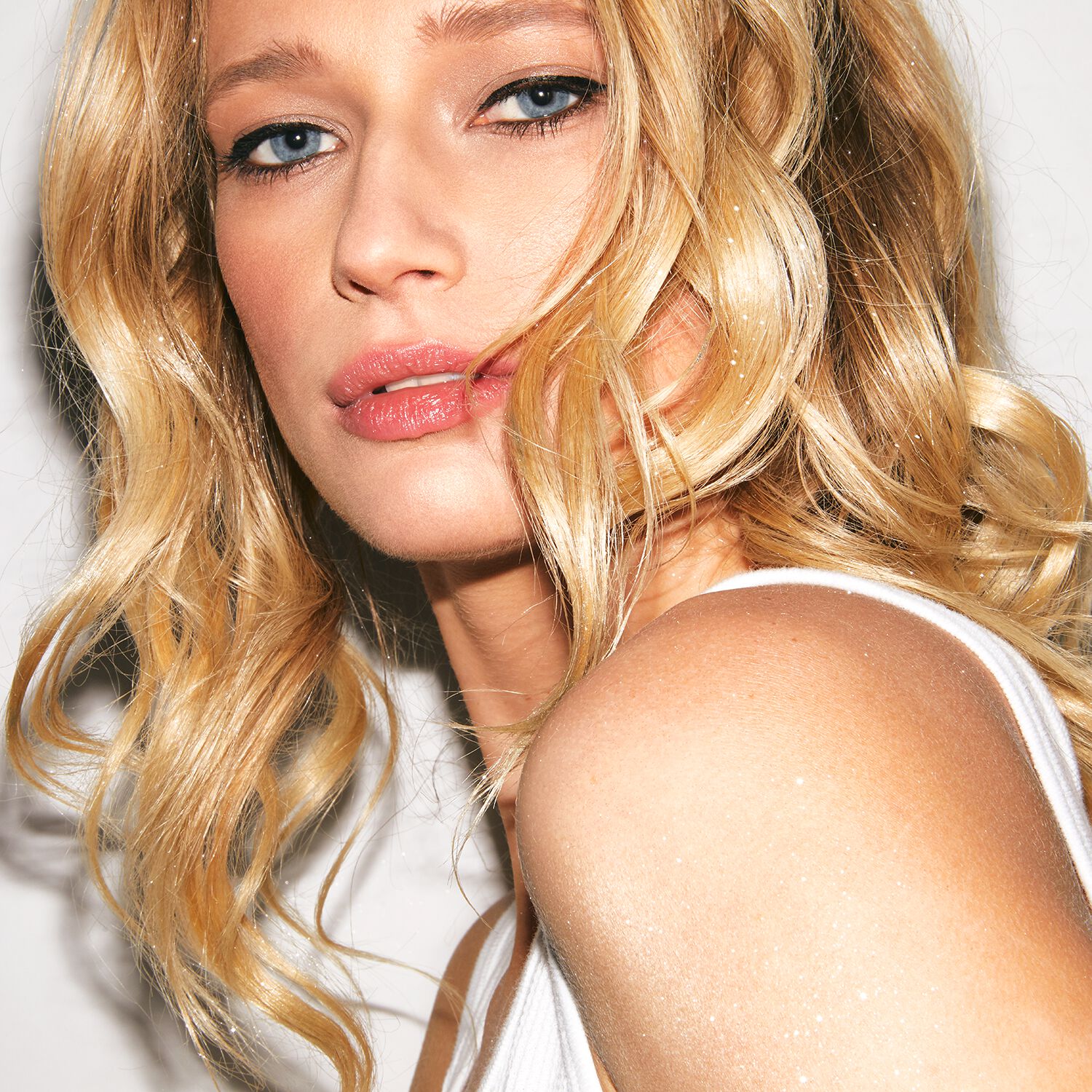 Eva NYC Kween Glitter Spray Styling Products Sally Beauty