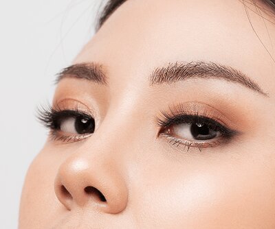 Eye shape and eyelashes
