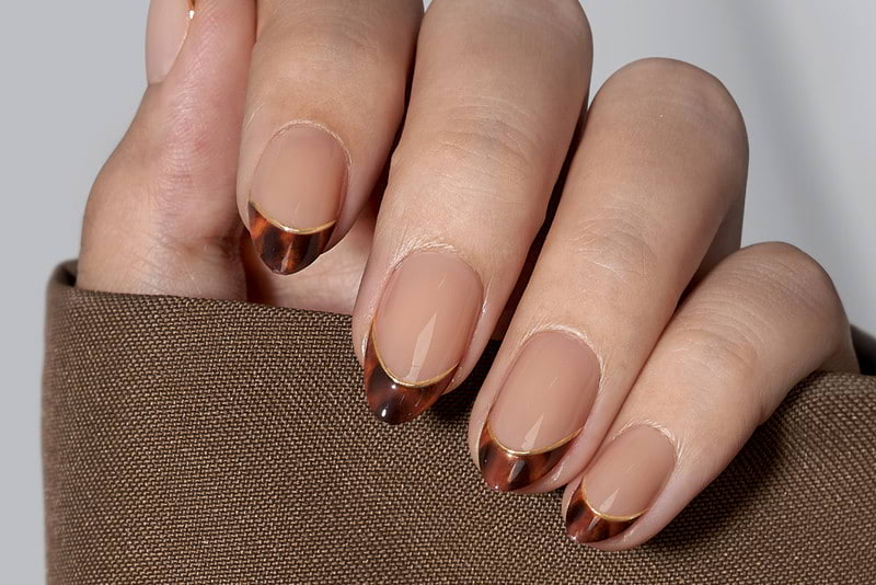 Tortoiseshell nails.